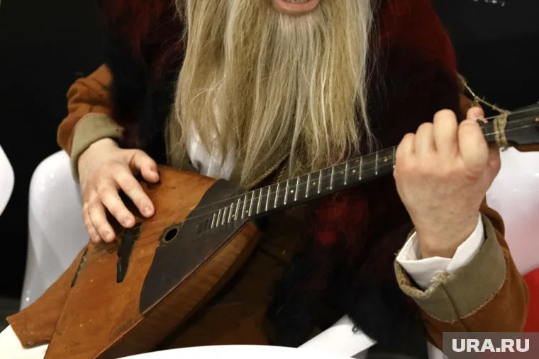 В Кургане балалайки делали в бывшем здании собора