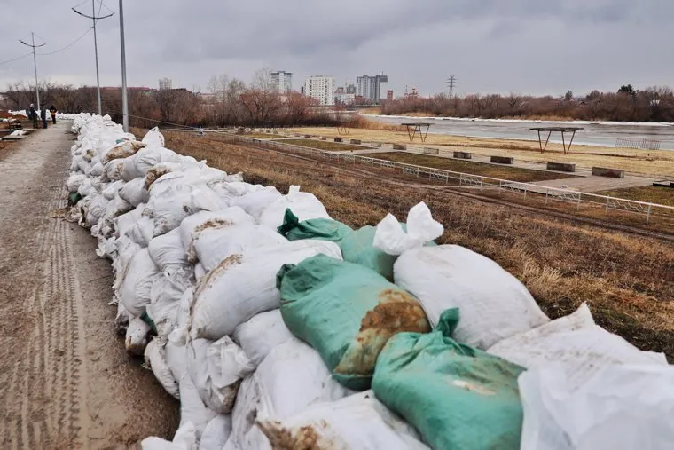 Укрепление дамбы от Омского моста до Бульвара Солнечный. Курган