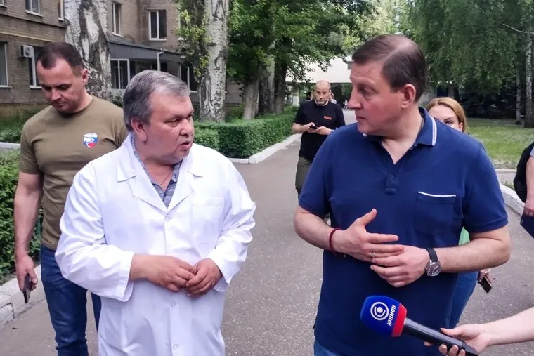 Стелла на въезде в город Мариуполь. Мариуполь