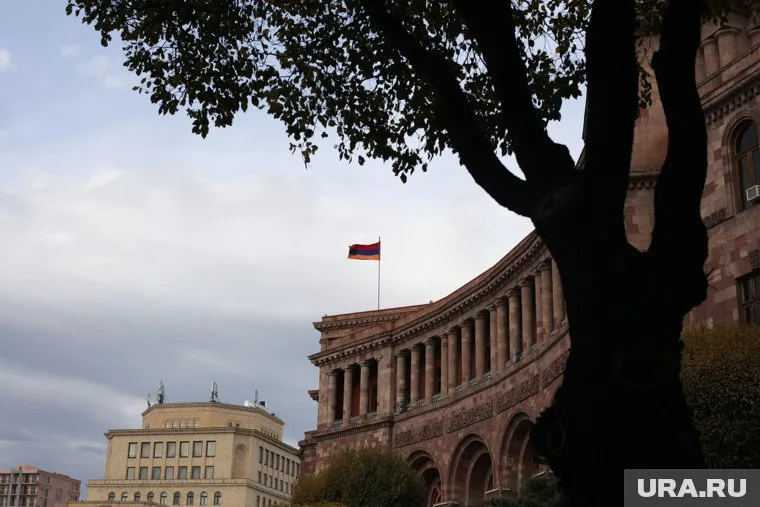 В Армении протестующие перепутали делегацию Лаврова и протестовали против Насирзаде