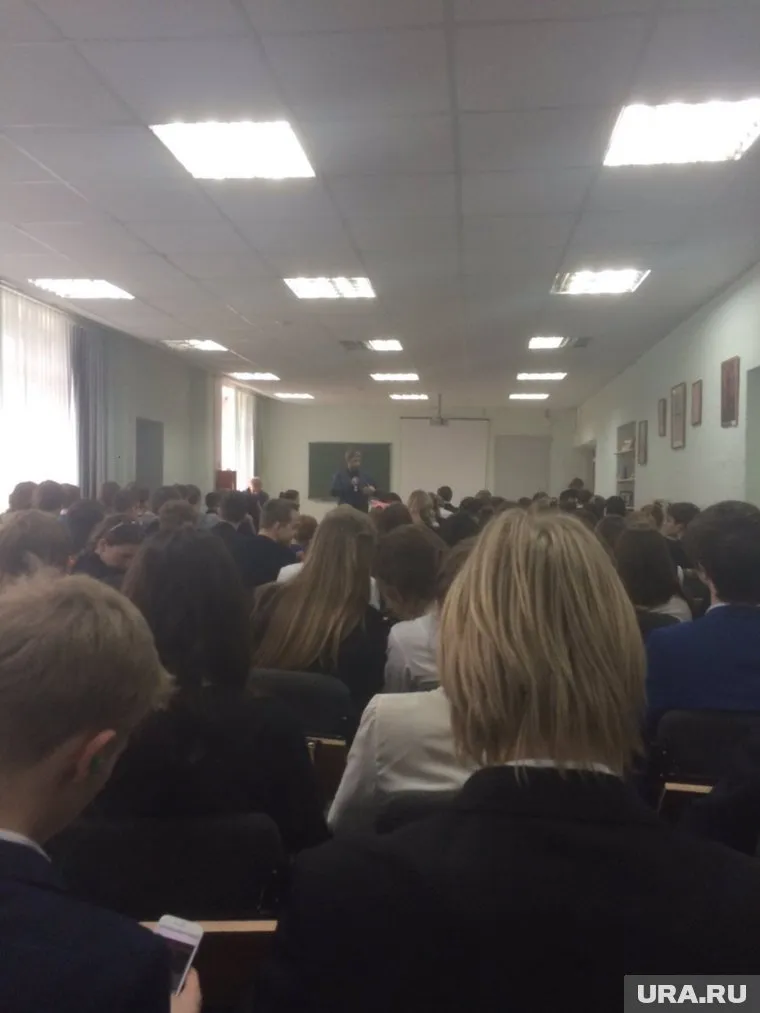 Школьников не отпускают без родителей