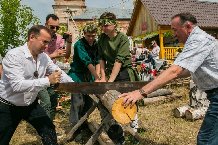 Врио губернатора Курганской области Вадим Шумков на Крестовско-Ивановской ярмарке. Село Крестовское. Шадринский р-н. Курганская обл