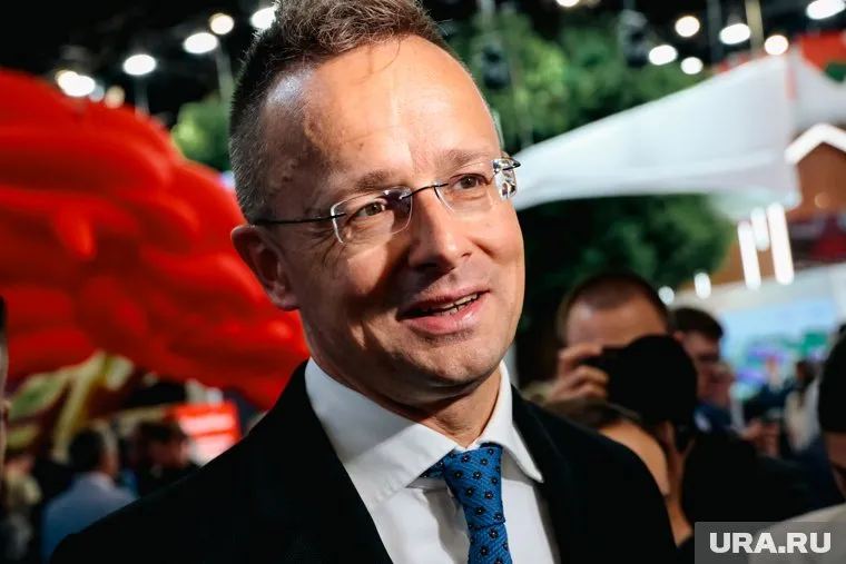 Петер Сийярто заявил, что Венгрия не сможет выжить без российской нефти