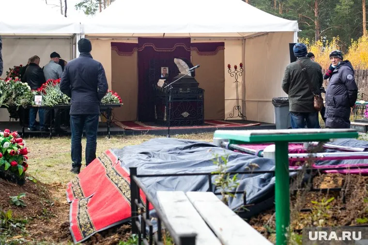 Менира Фахртдинова похоронили на кладбище в Горном Щите