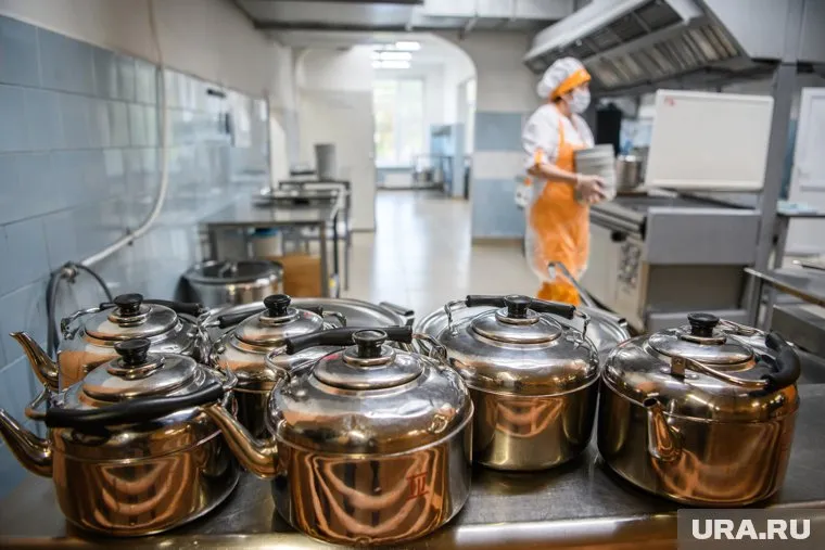 В среднем зарплата поваров на ватах Ямала начинается от 100 тысяч рублей