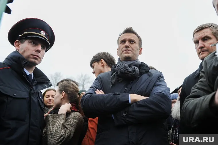 Под санкции по делу Алексея Навального попали шесть человек и научный центр