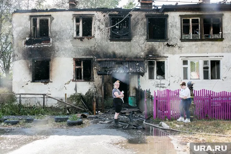 Жильцы сгоревшего дома в Игриме целый год добиваются квартир или компенсаций от местных властей (архивное фото)
