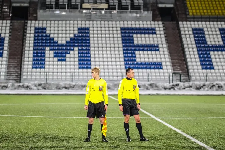 Стадион ФК "Тюмень". Тюмень, стадион, фк тюмень, судьи