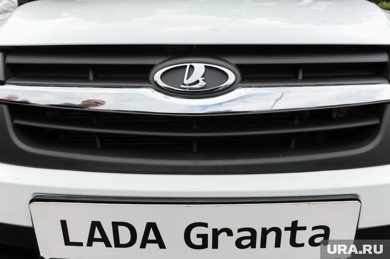 В Казахстане Lada Granta с механической коробкой передач обойдется минимум в 635 700 рублей