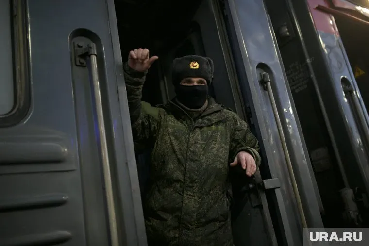 Мобилизованные жители Тюменской области отправляются к новому месту несения службы