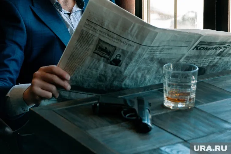 Клип снят в гангстерском стиле