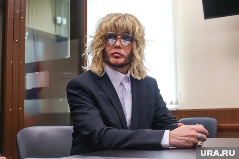 Сергей Зверев отправился в суд, чтобы ответить на иск собственного сына