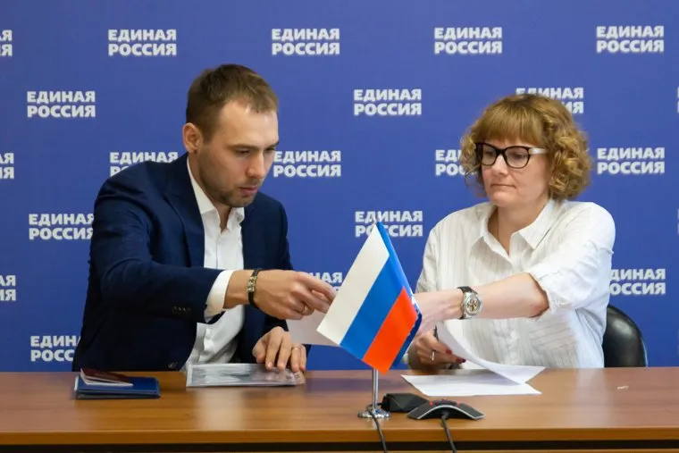 Алексей Орлов и Антон Шипулин подают документы на праймериз «Единой России». Екатеринбург