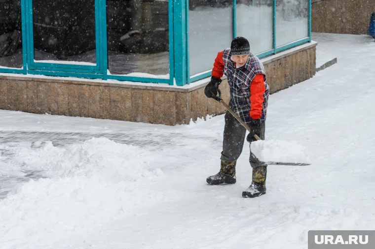 Уборку снега во дворах согласовали с управляющей компанией 