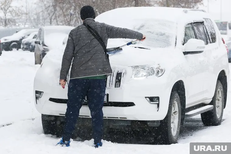 Автоэксперт посоветовал использовать качественные щетки, которые не повреждают покрытие машины
