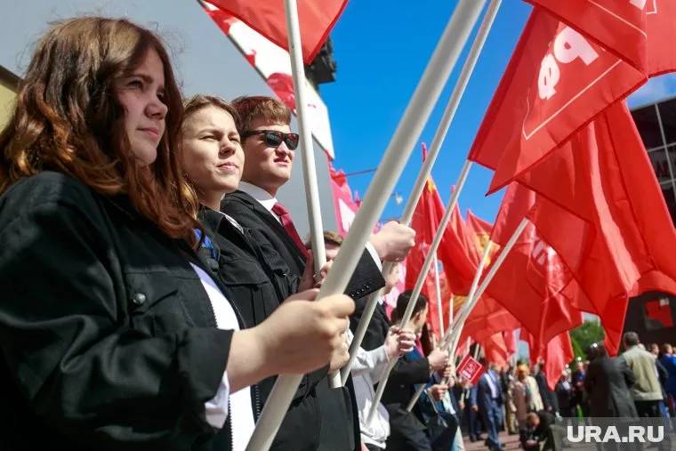 Администрация Кургана запретила местной КПРФ праздновать 9 Мая под своими знаменами