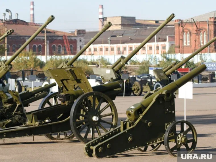 На предприятии производят ствольную артиллерию и ракетные системы залпового огня