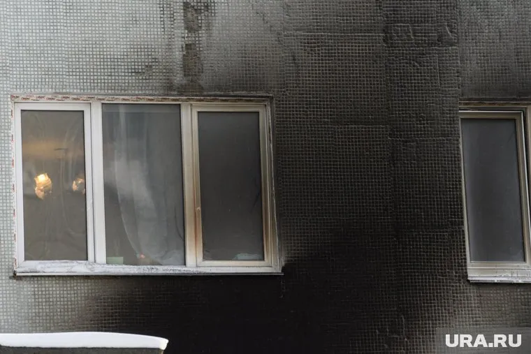 Пожар в Москве охватил квартиры с пятого по восьмой этаж, уточнили в МЧС (архивное фото)
