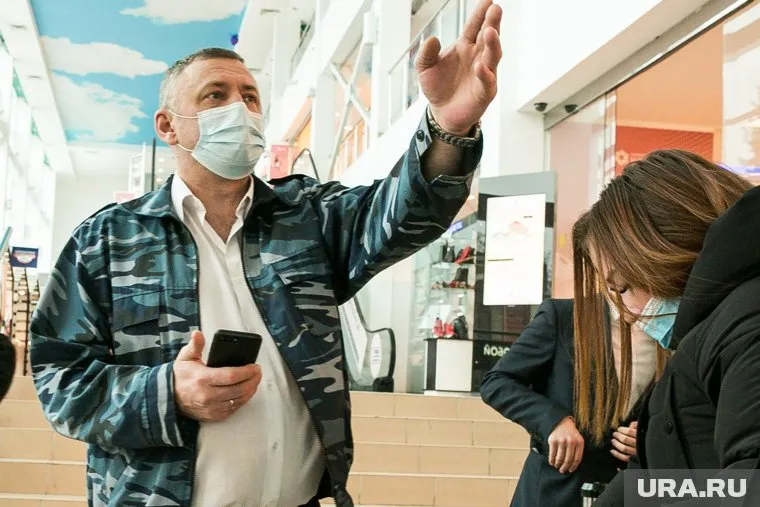 Власти подчеркнули, что охрана может проверять паспорт, так как по другому данные QR-кода сверить нельзя