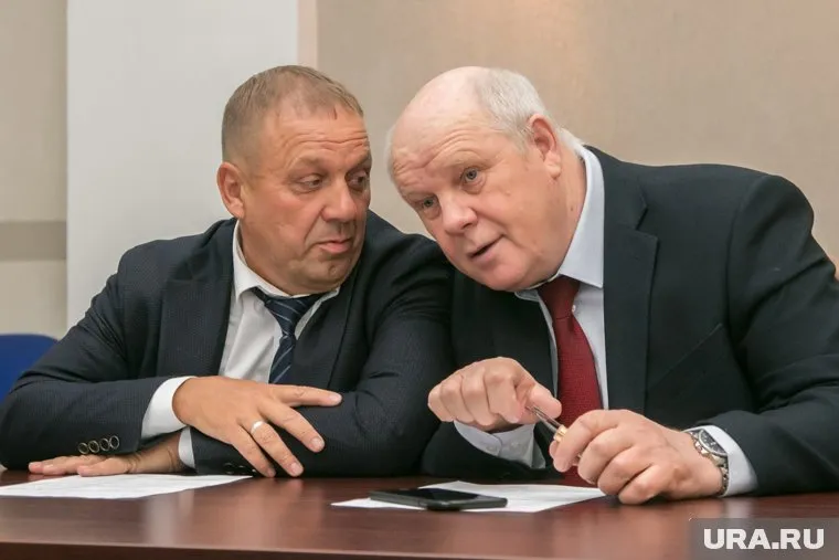 Олег Попов и Виктор Кузнецов получили удостоверения депутатов