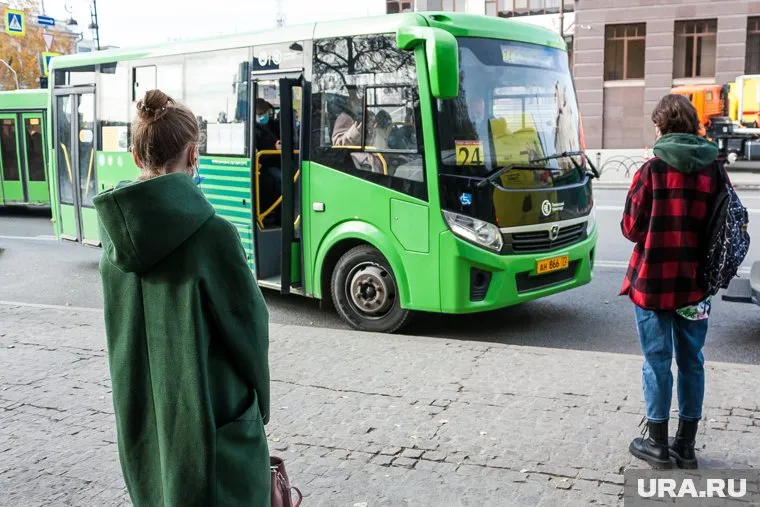 Виновниками переполненных автобусов являются перевозчики