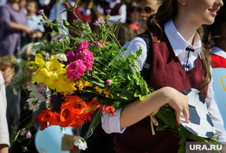 Первосентябрьскую линейку хотят перенести на октябрь