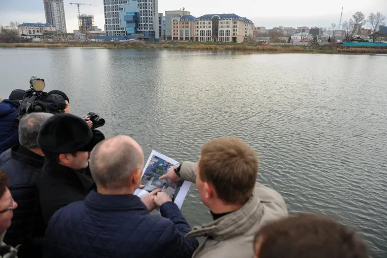 Рабочий объезд Борисом Дубровским объектов строящихся к саммитам ШОС и БРИКС. Челябинск, набережная реки миасс, дубровский борис