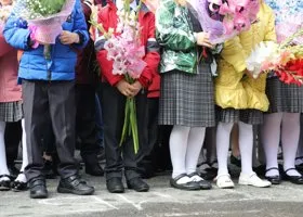 Кругом охрана и вход по пропускам: Минпросвещения выпустило рекомендации по школьным линейкам 1 сентября