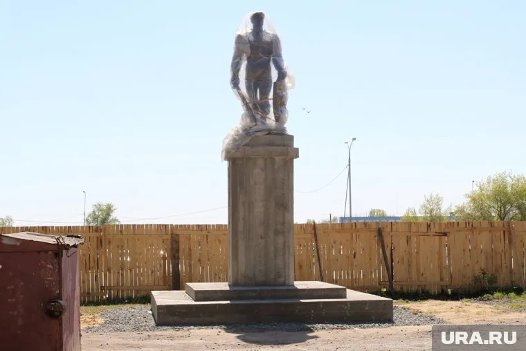 Полиция поставила памятник погибшим товарищам