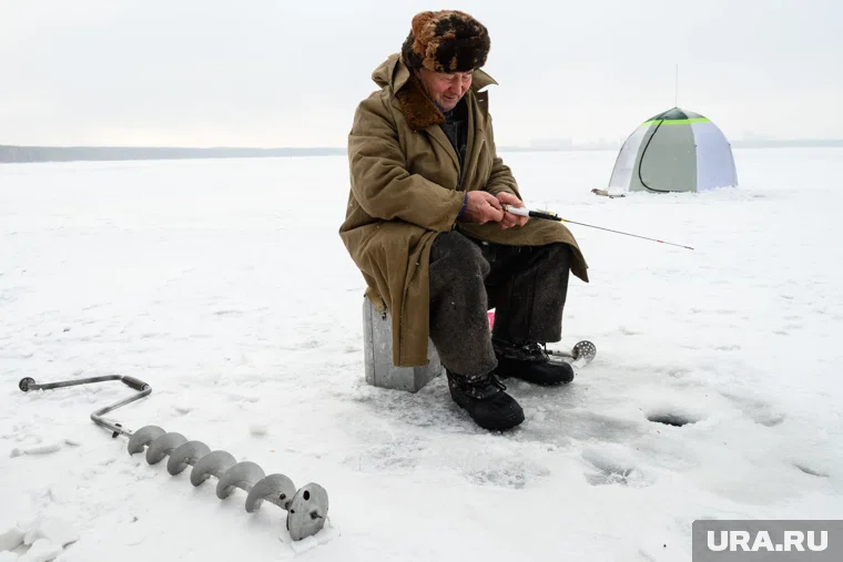В ХМАО несмотря на морозы жители активно рыбачат