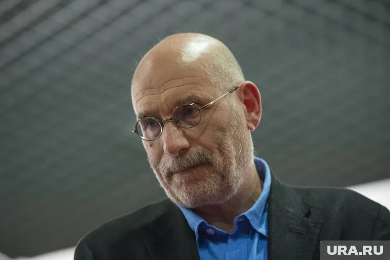 Гособвинение запросило почти 20 лет колонии для Акунина*