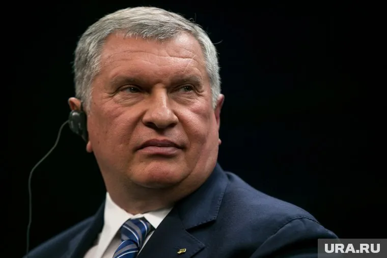 Минфин РФ должен учитывать интересы нефтяной отрасли при принятии решений, заявил Игорь Сечин