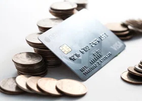 В регионах «тюменской матрешки» на 30% снизились выдачи кредитных карт