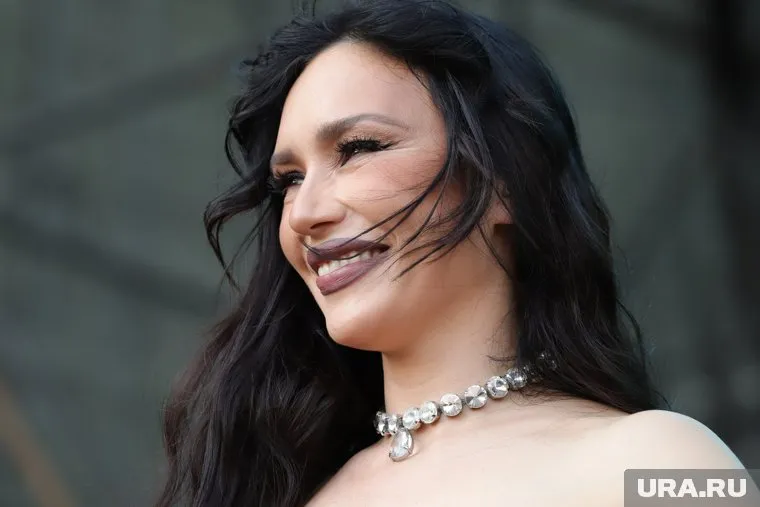 Экс-солистка группы «Серебро» Ольга Серебкина отмечает 40 лет