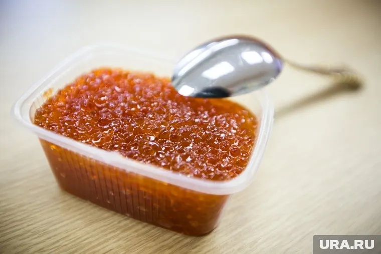Жители Ханты-Мансийска пожаловались на невкусную икру