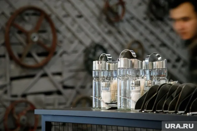 Каждый третий житель России добавляет соль в уже соленые блюда, отмечает Даванков