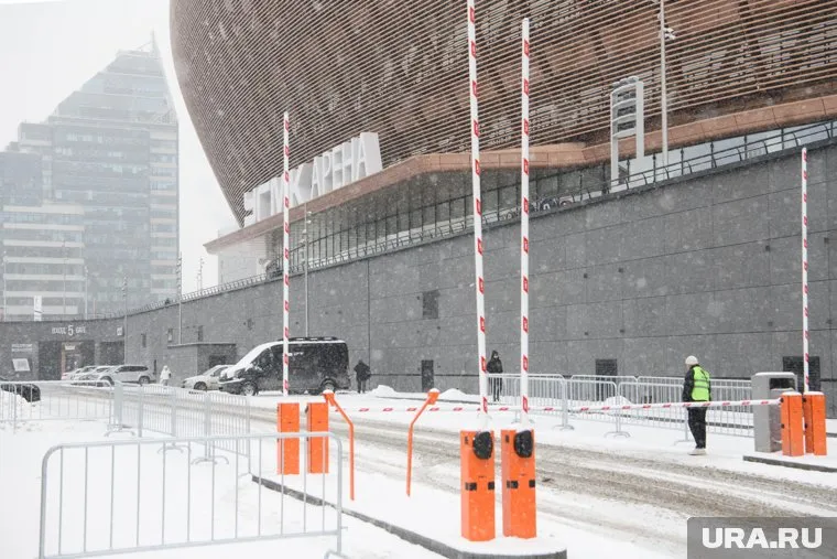 После хоккейного матча "Автомобилист" - "Торпедо" люди ринулись в метро