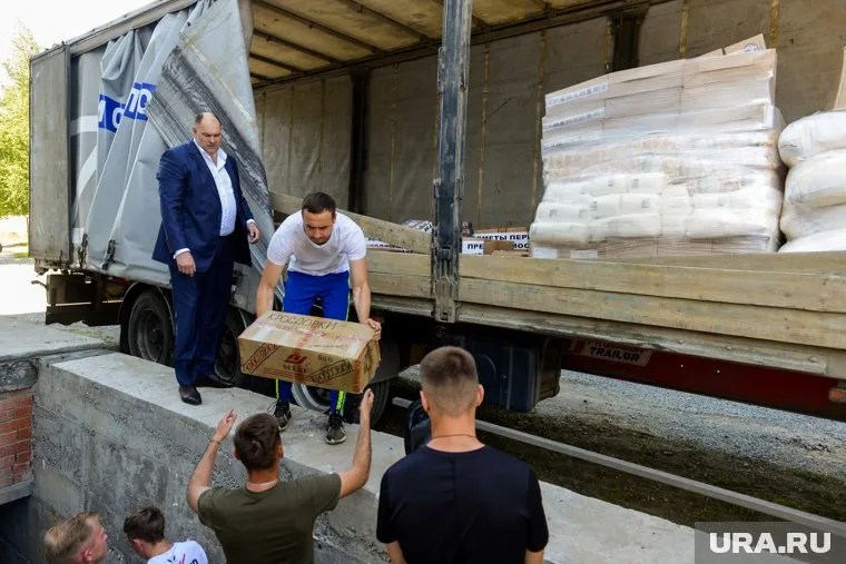 В пунктах принимают еду, теплые вещи, спальники