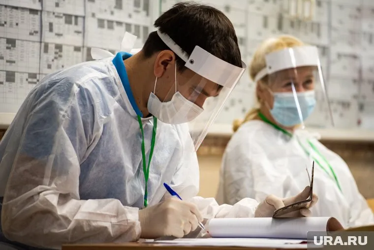 Стало известно, как в регионах принимают решения о запретах и вакцинации