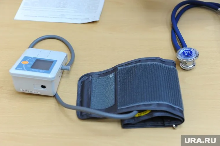 Пациентам раздали бесплатные тонометры