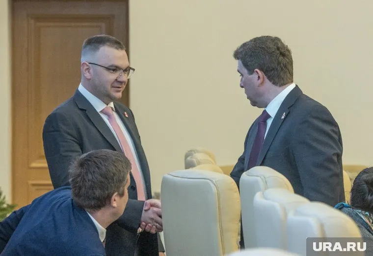 Эдуард Соснин (слева) выиграл в конкуренции за пост главы Перми с Павлом Фокиным (справа)
