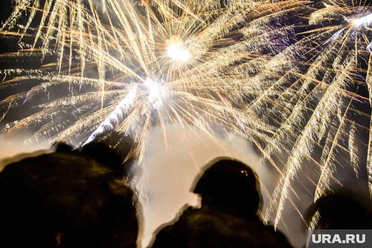 В ходе пиротехнического шоу были ранены два человека, пишет Baza