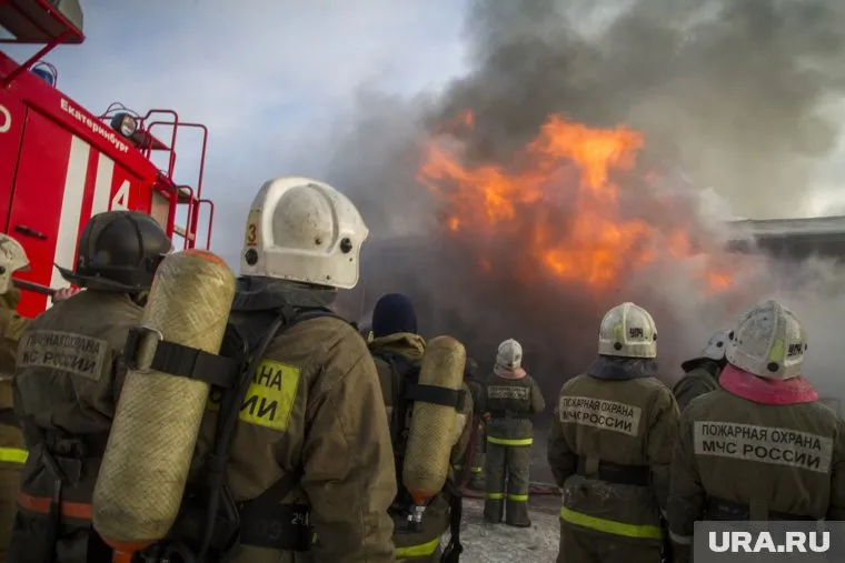 По данным Shot, в воздухе у ЧП в Махачкале появлися едкий дым