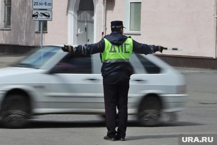 Подозреваемый в угоне авто отказался останавливаться по требованию сотрудника ДПС, за ним устроили погоню