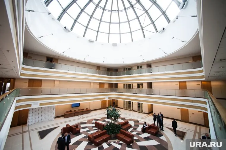 Докладчики будут ходить к депутатам через холл под куполом