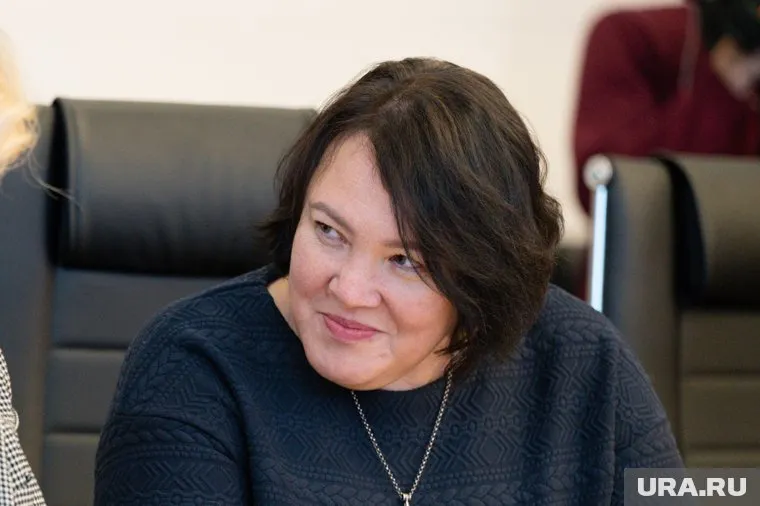 Екатерина Тхор на госслужбе с 1990-х годов