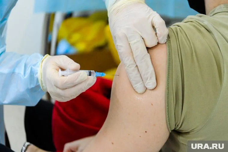 Россиянам, которые вакцинировались за пару дней до праздников, стоит есть белковую пищу