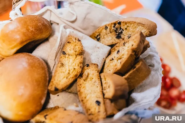 Поставщик услуг специализируется на производстве кондитерских изделий и сухарей