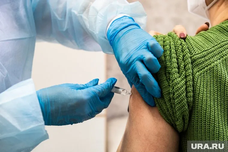 Врач Чаленко отмечает, что вакцинация менингококковый инфекции является профилактикой тяжелого заболевания