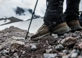 Появились первые кадры попавших в метель туристов на Эльбрусе